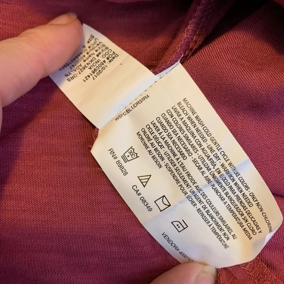 GLORIA Vanderbilt Cranberry V-Neck Blouse W/ Embroidery Detail Size Small (1164) - Picture 9 of 10